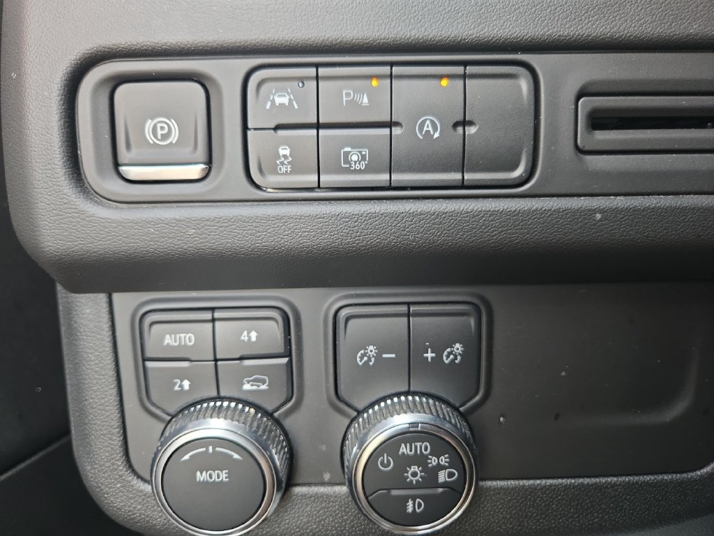 Used 2024 GMC Yukon XL SLT w/ SLT Premium Package AWD/4WD image 23