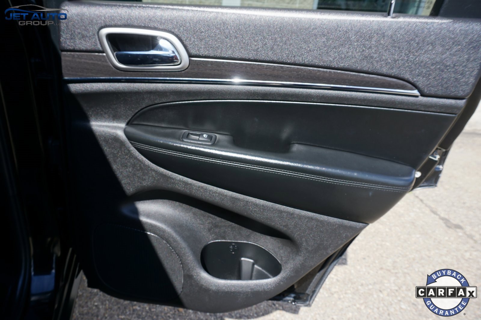 Used 2018 Jeep Grand Cherokee Limited image 23