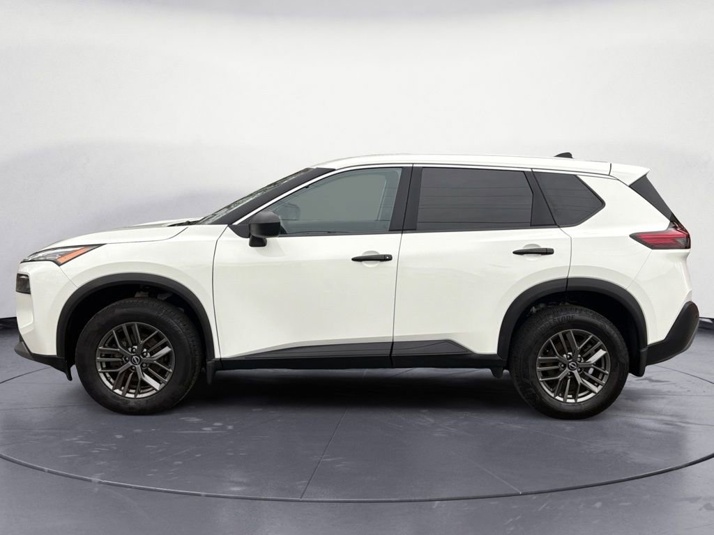 Used 2023 Nissan Rogue S image 2