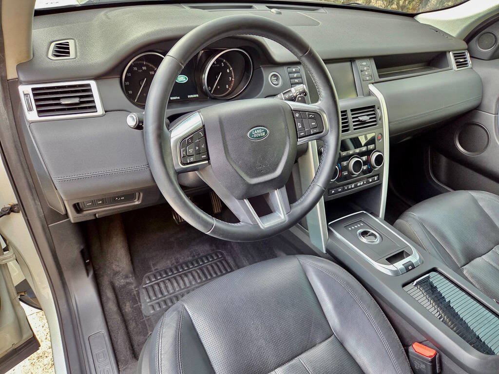 Used 2017 Land Rover Discovery Sport HSE AWD/4WD image 17