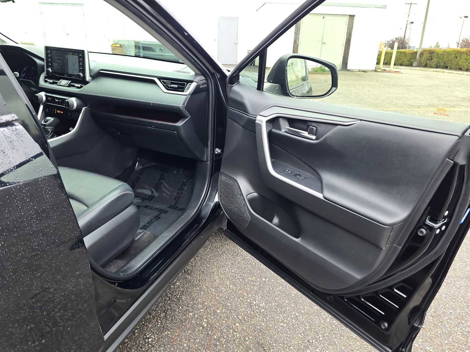 Used 2020 Toyota RAV4 Limited image 10