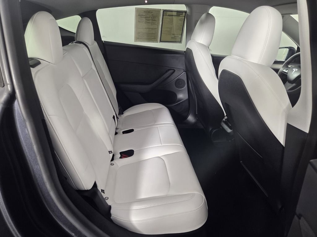 Used 2024 Tesla Model Y Long Range AWD/4WD image 29