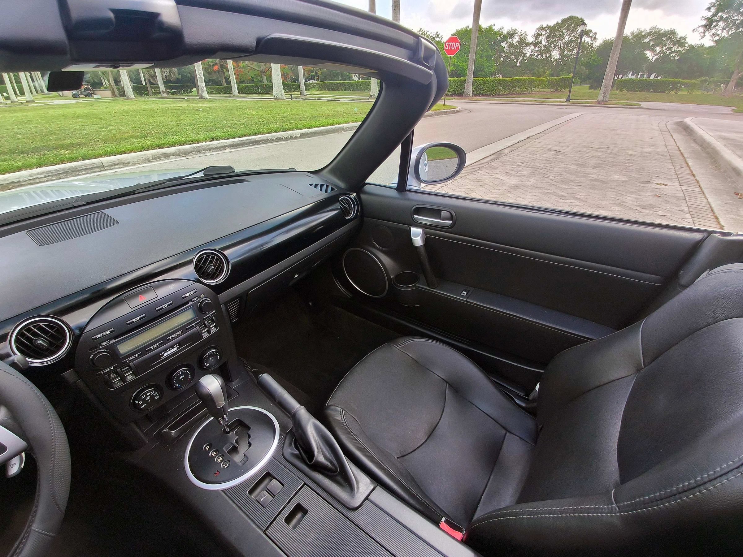 Used 2006 MAZDA MX-5 Miata Grand Touring RWD image 26