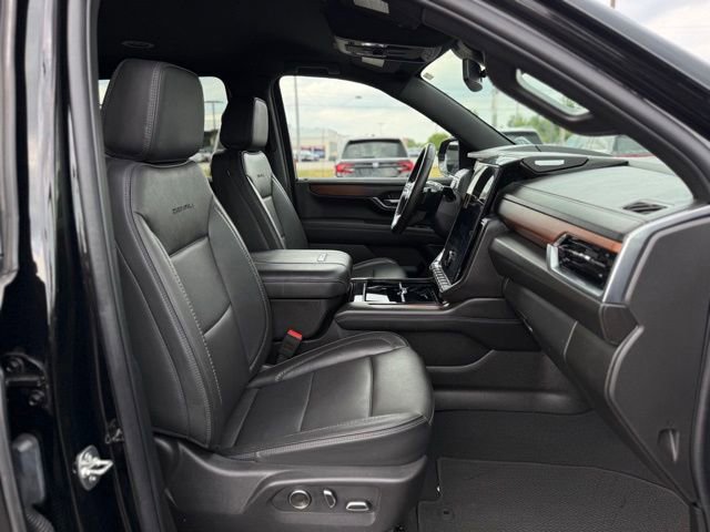 Used 2025 GMC Yukon XL Denali AWD/4WD image 14