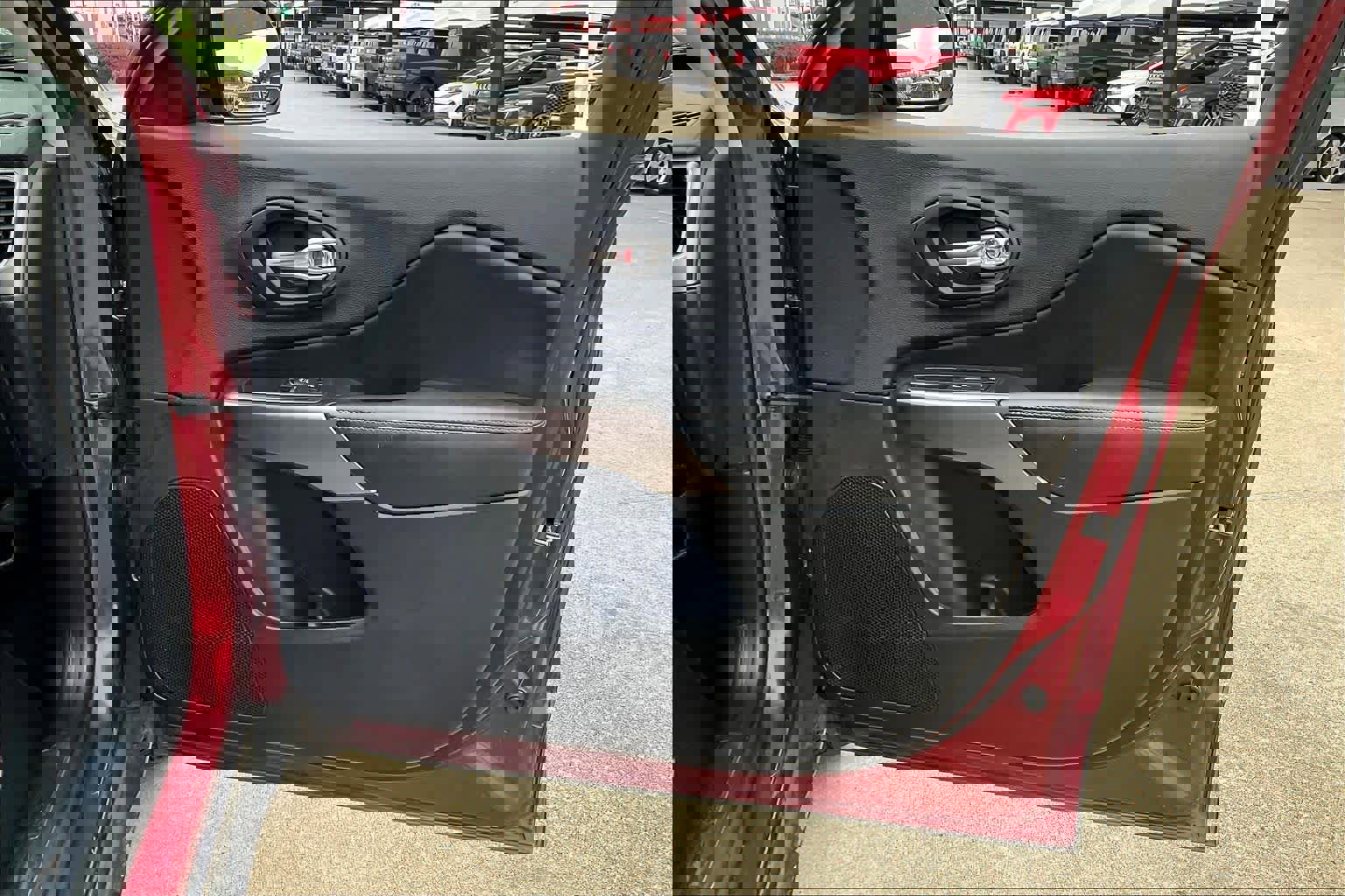 Used 2019 Jeep Cherokee Limited image 22