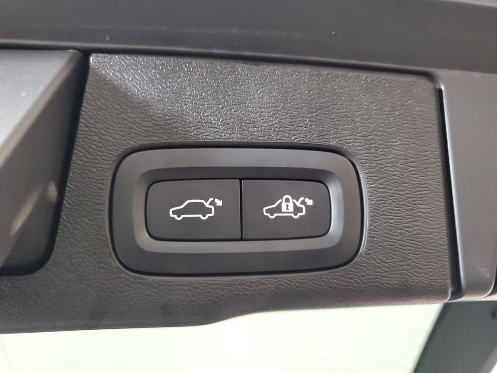 Certified 2023 Volvo XC60 B5 Plus w/ Protection Package Premier image 12