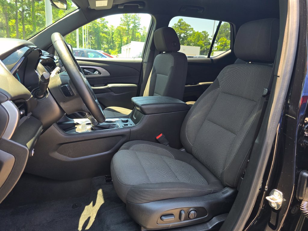 Certified 2023 Chevrolet Traverse LT FWD image 9