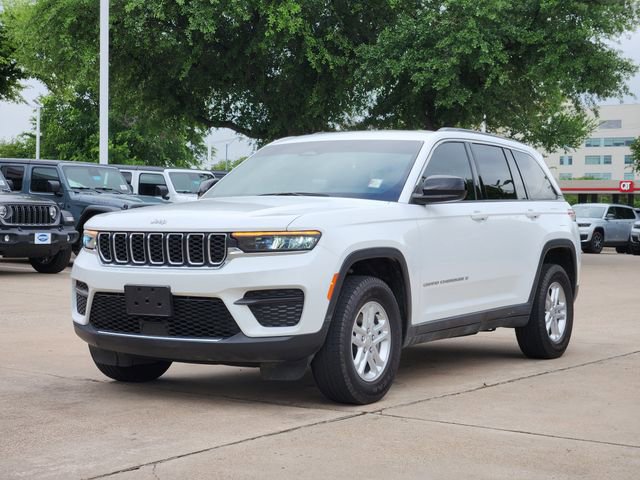 Certified 2025 Jeep Grand Cherokee Laredo w/ Luxury Tech Group I RWD image 3