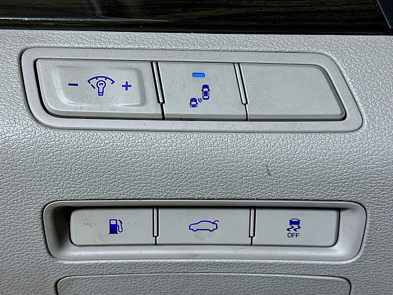 Used 2017 Hyundai Sonata Limited image 10