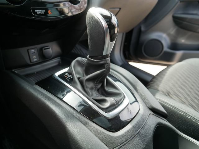 Used 2017 Nissan Rogue SV image 31