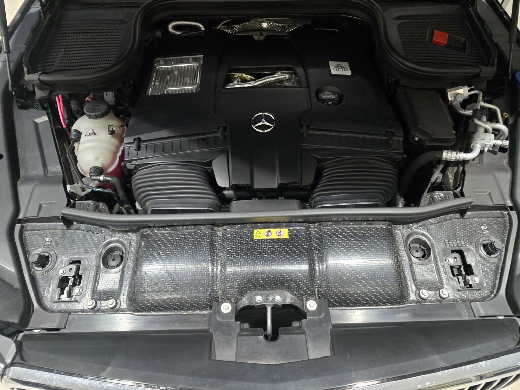 Used 2025 Mercedes-Benz Maybach GLS 600 4MATIC image 16