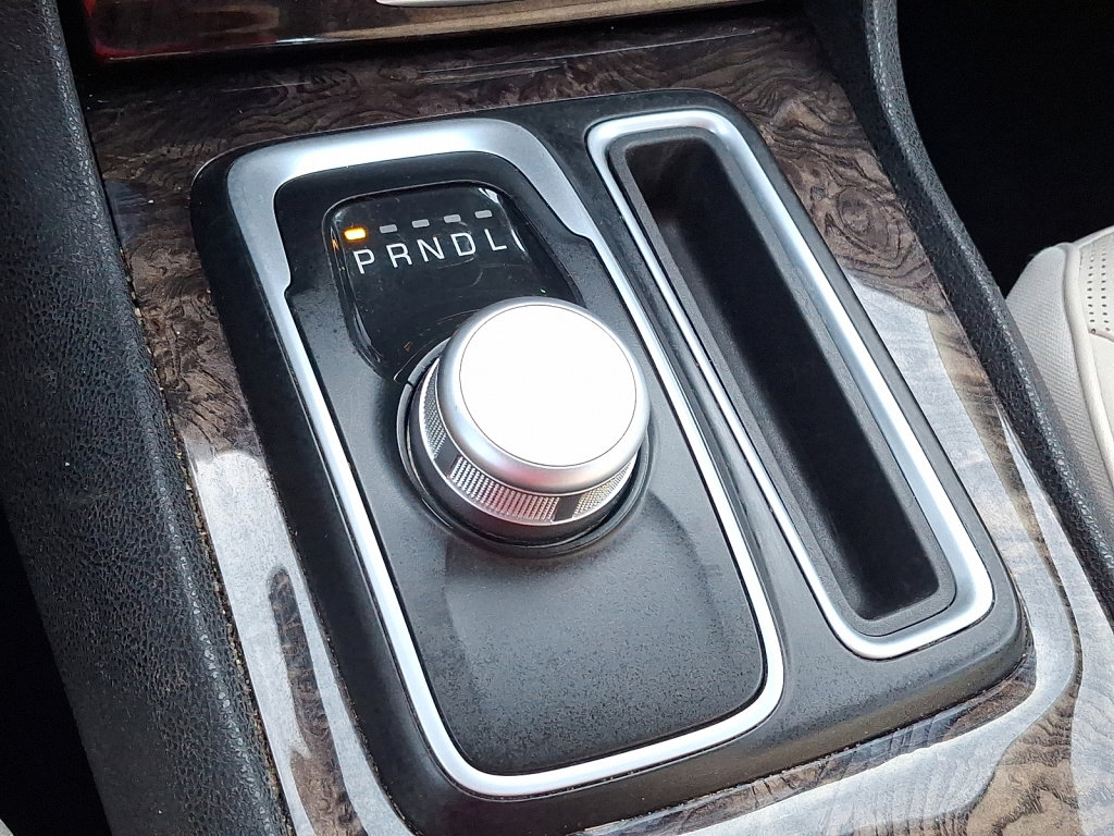 Used 2018 Chrysler 300 Limited image 31