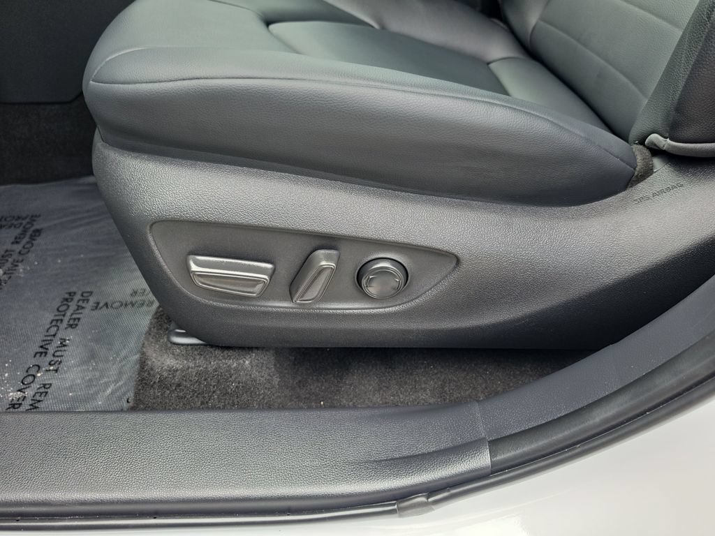 Certified 2026 Toyota Highlander XLE AWD/4WD image 9
