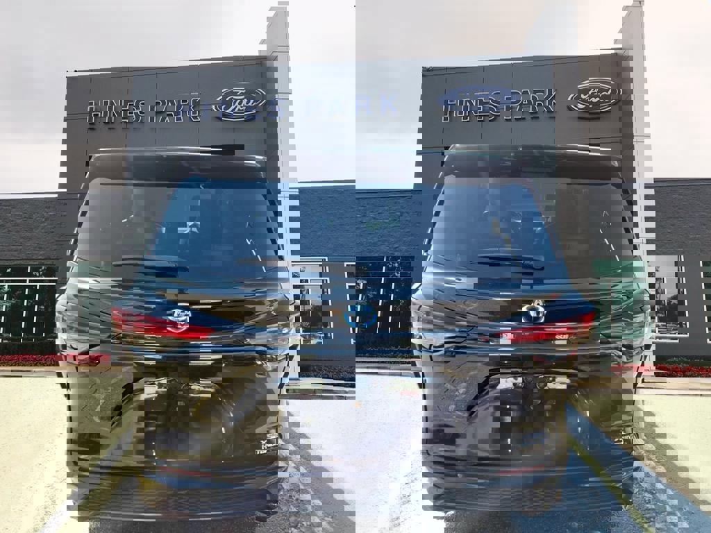 Used 2022 Toyota Sienna XSE image 6