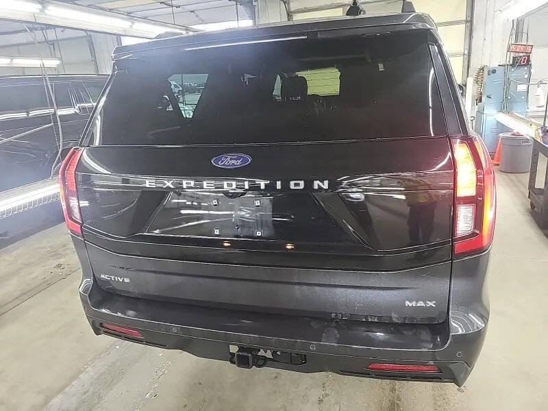 Used 2025 Ford Expedition Max Active AWD/4WD image 3