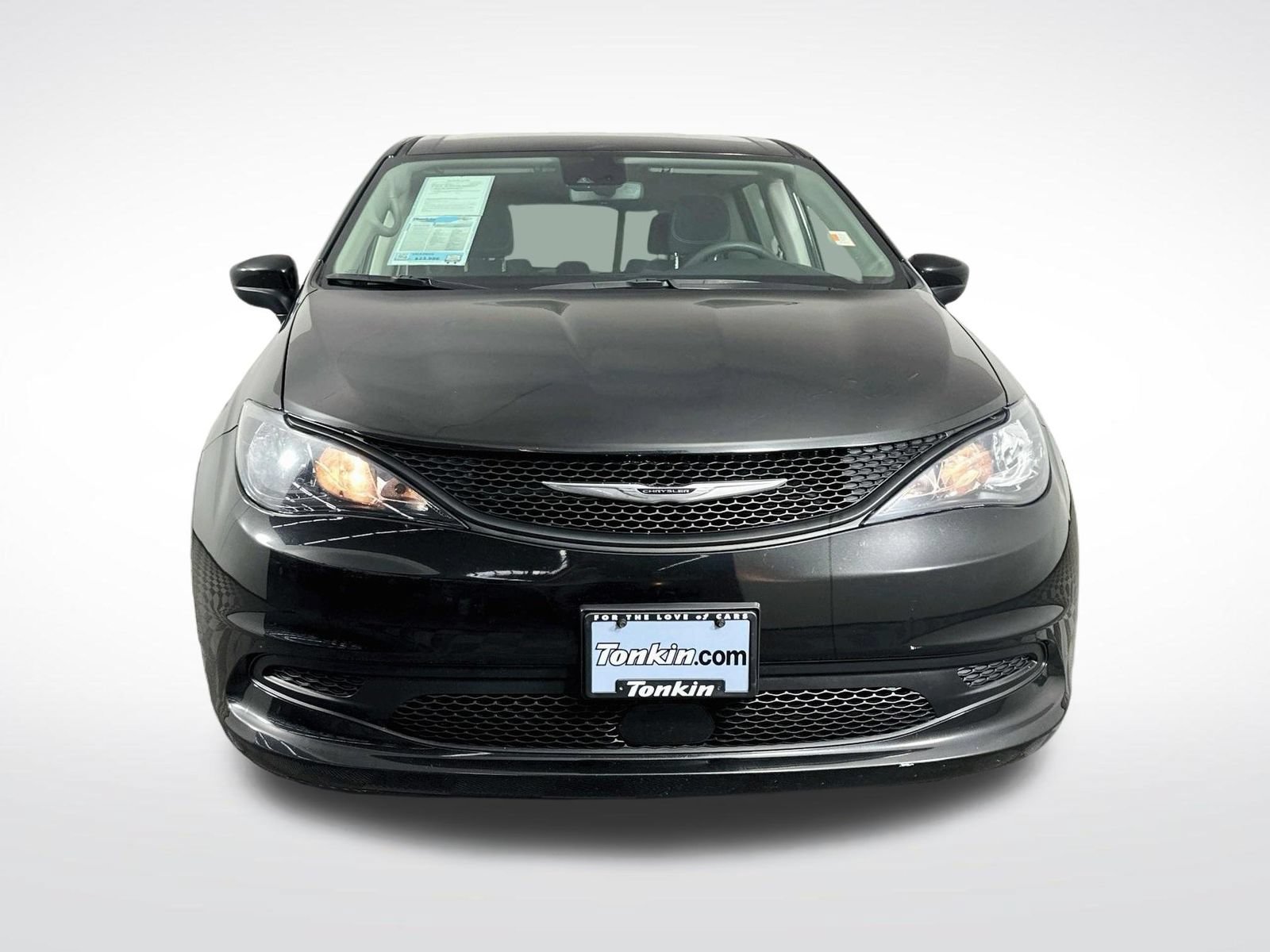 Used 2023 Chrysler Voyager LX FWD image 2