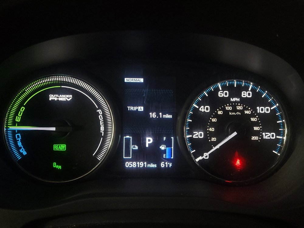 Used 2018 Mitsubishi Outlander SEL image 23