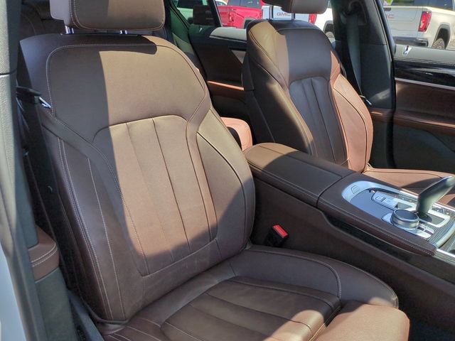 Used 2022 BMW 740i w/ M Sport Package RWD image 28