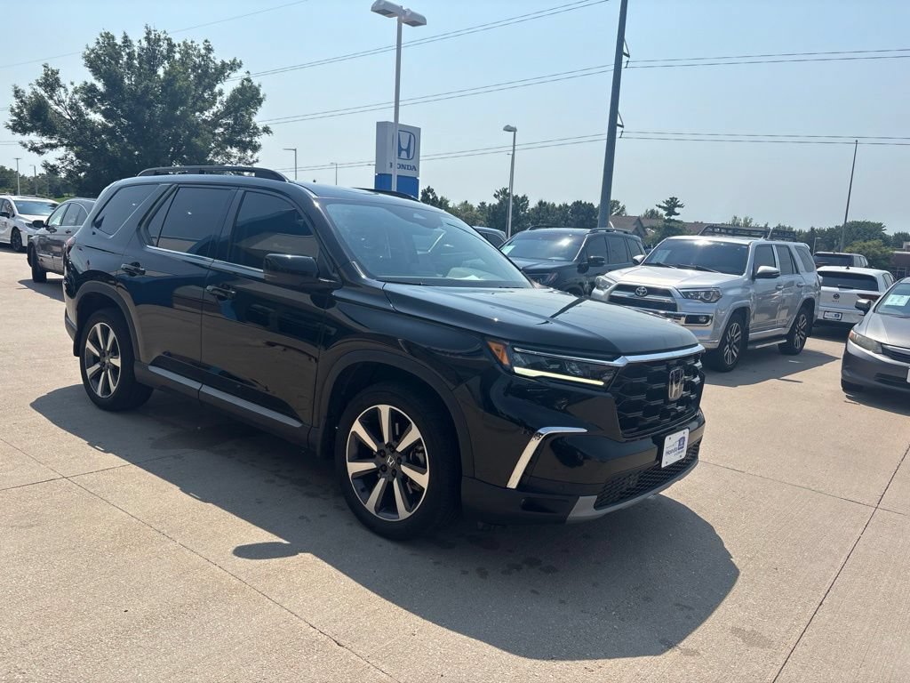 Certified 2023 Honda Pilot Touring image 3
