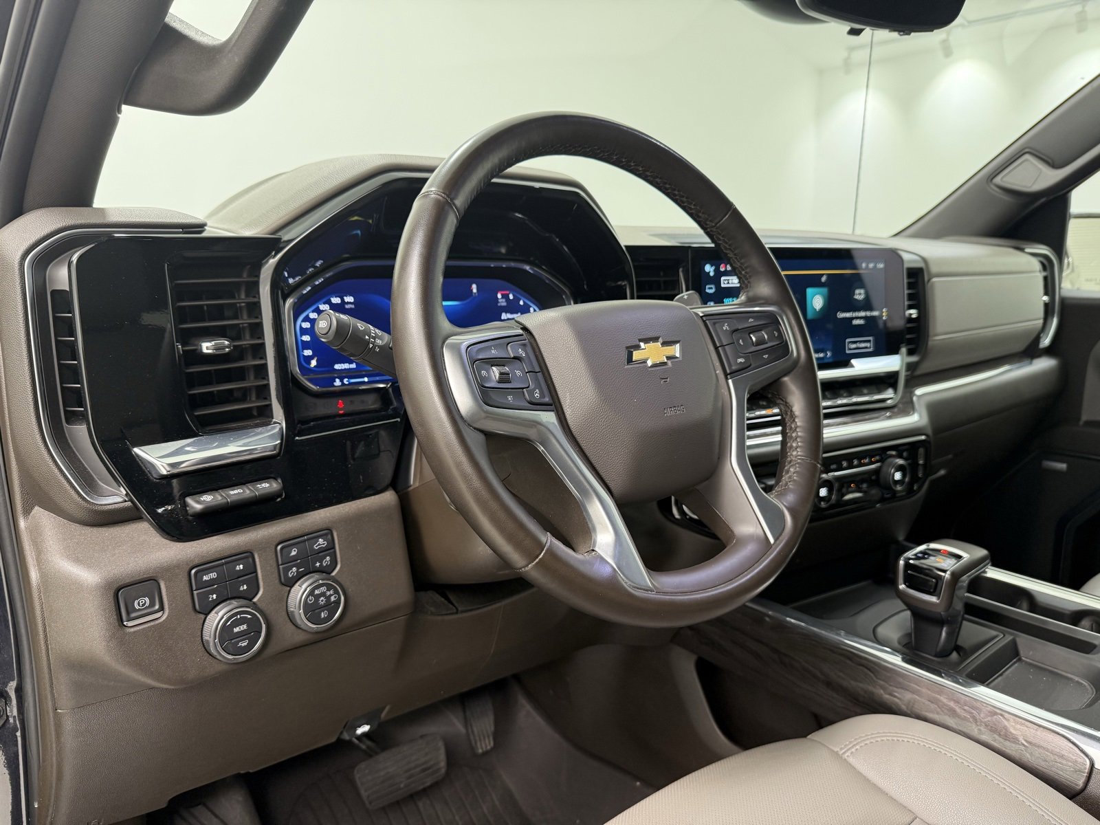 Used 2024 Chevrolet Silverado 1500 LTZ image 18