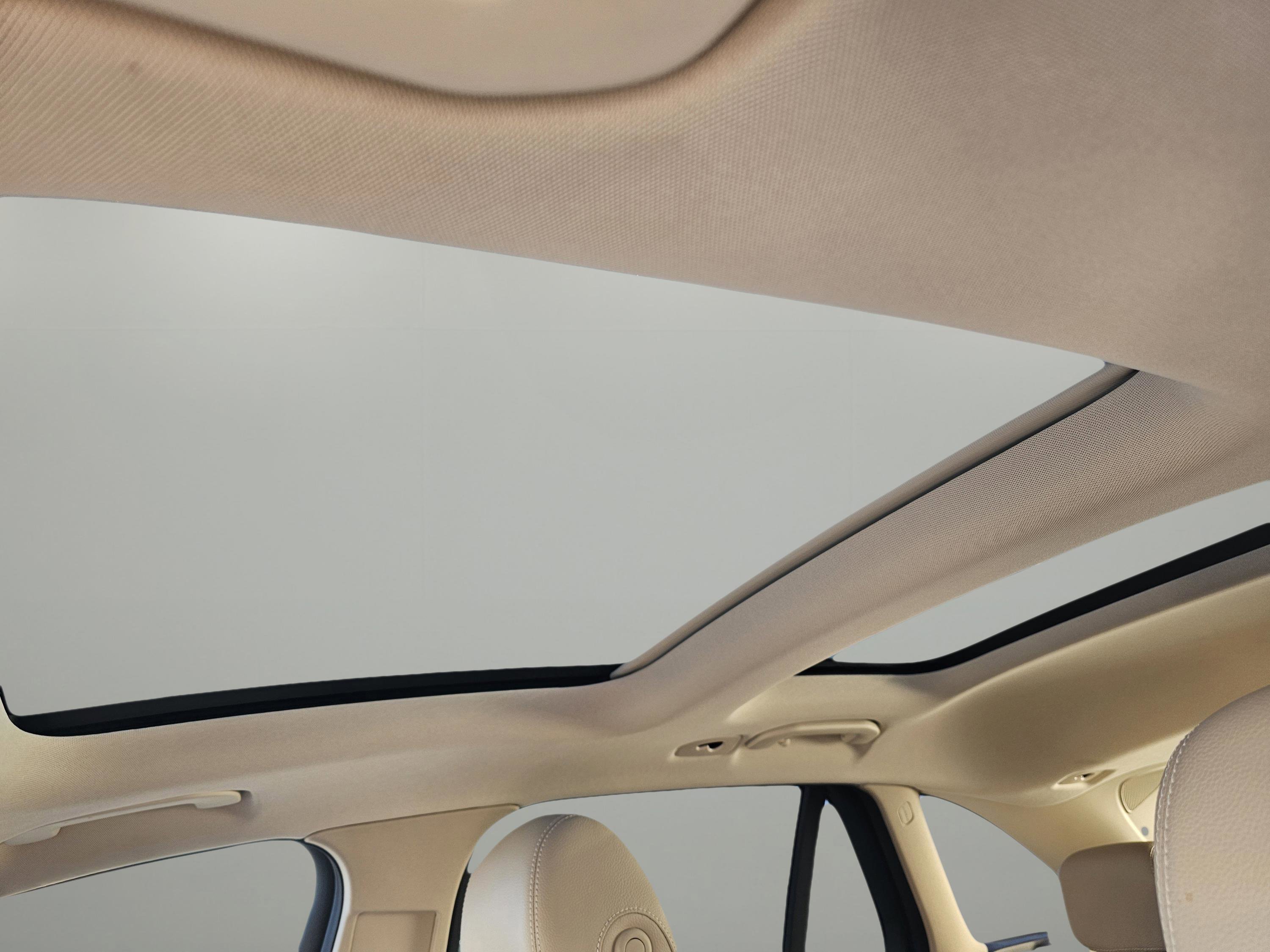 Used 2021 Mercedes-Benz GLC 300 w/ Premium Package image 11