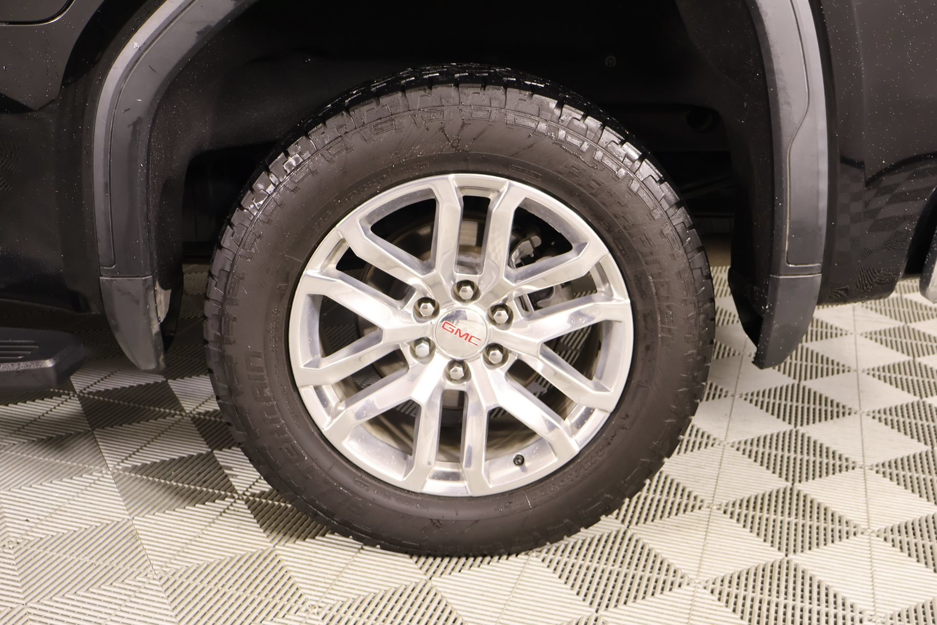 Used 2019 GMC Sierra 1500 SLT w/ SLT Premium Package AWD/4WD image 18