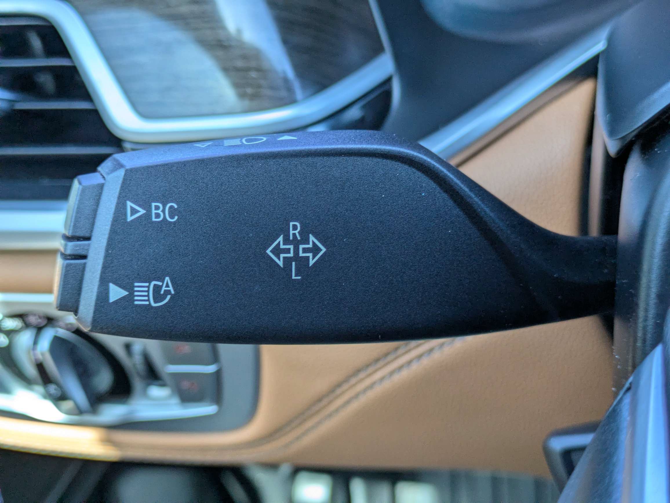 Used 2020 BMW 740i w/ Premium Package RWD image 17