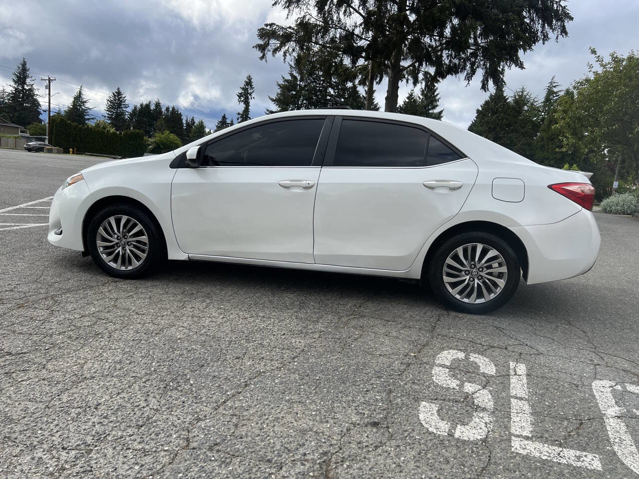 Used 2019 Toyota Corolla LE w/ LE Eco Premium Package FWD image 8
