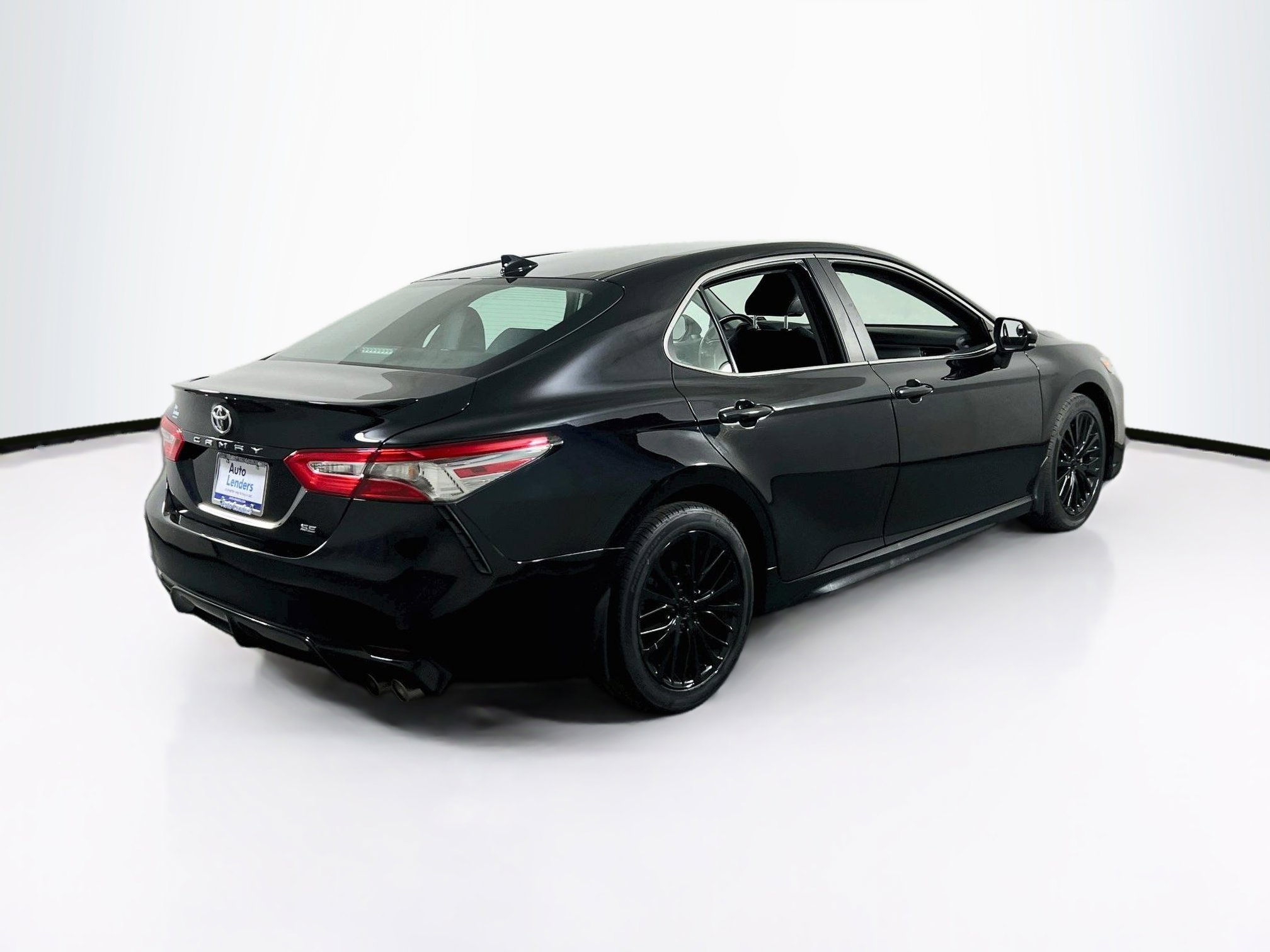 Used 2019 Toyota Camry SE FWD image 5