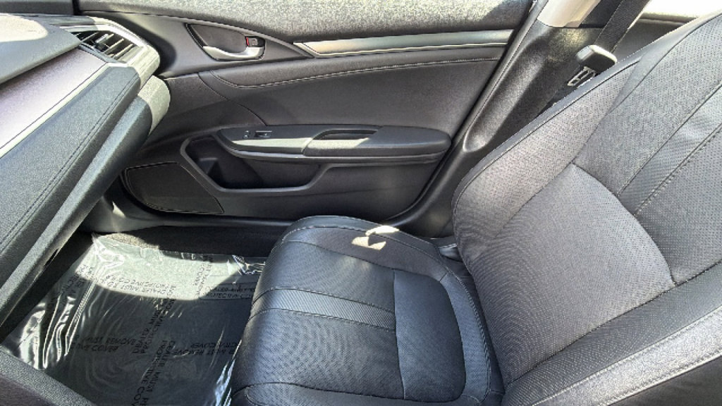 Used 2016 Honda Civic Touring image 12