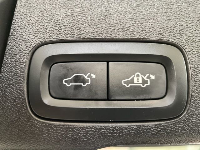 Certified 2024 Volvo XC60 B5 Plus w/ Protection Package Premier image 10