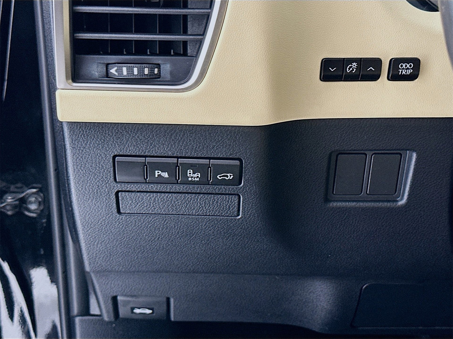 Used 2017 Lexus NX 200t FWD image 11