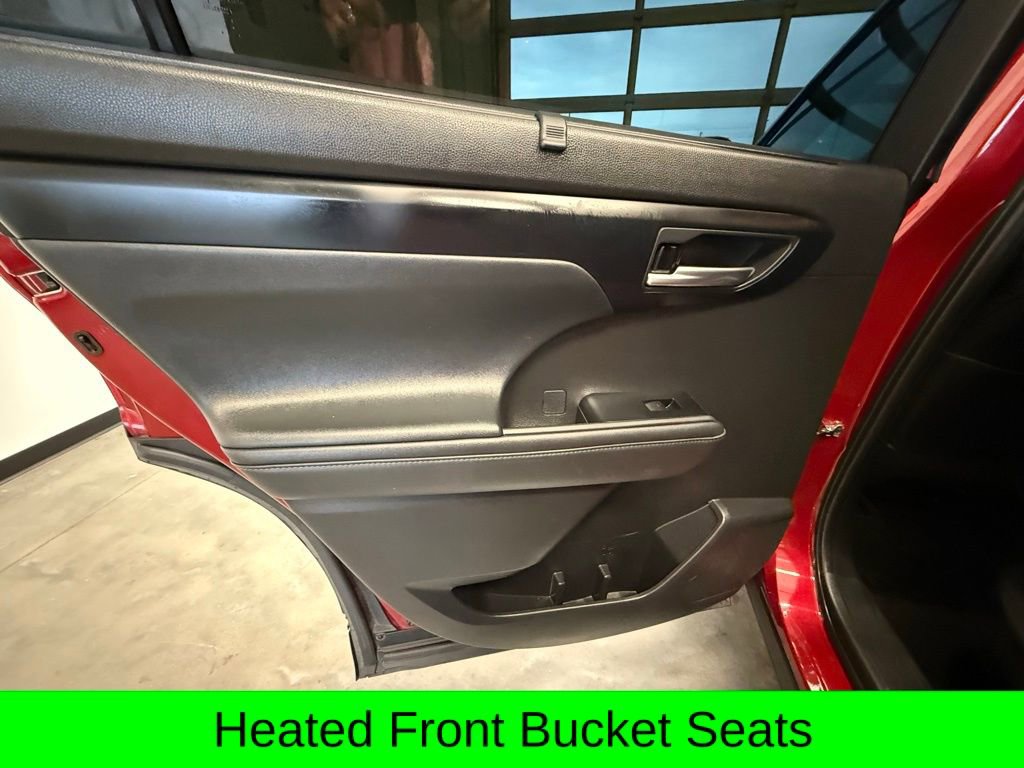 Used 2022 Toyota Highlander XLE image 12