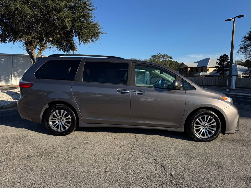 Used 2020 Toyota Sienna XLE Premium image 8