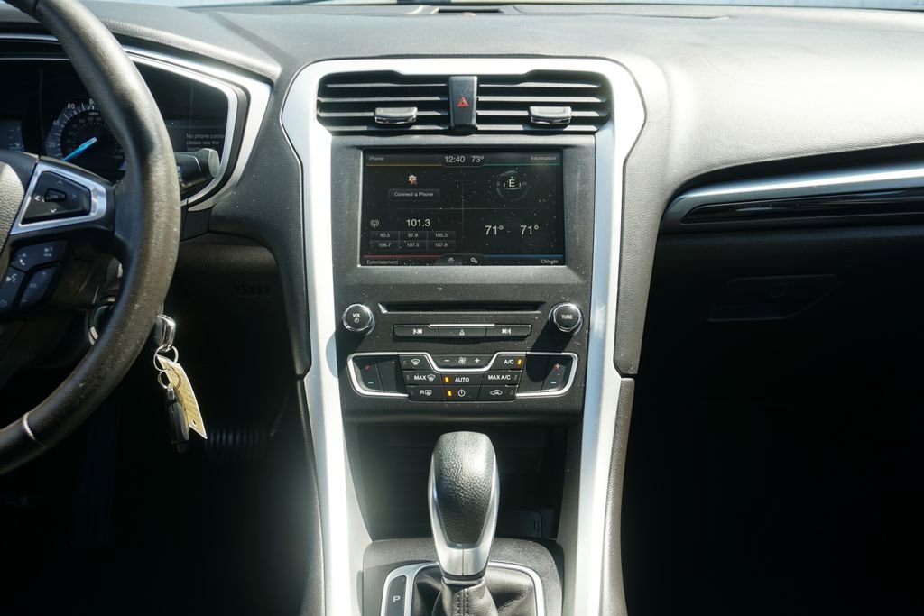 Used 2016 Ford Fusion SE FWD image 24