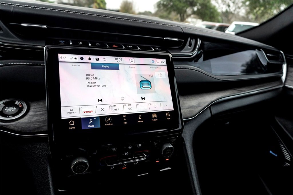 Used 2023 Jeep Grand Cherokee Overland image 23