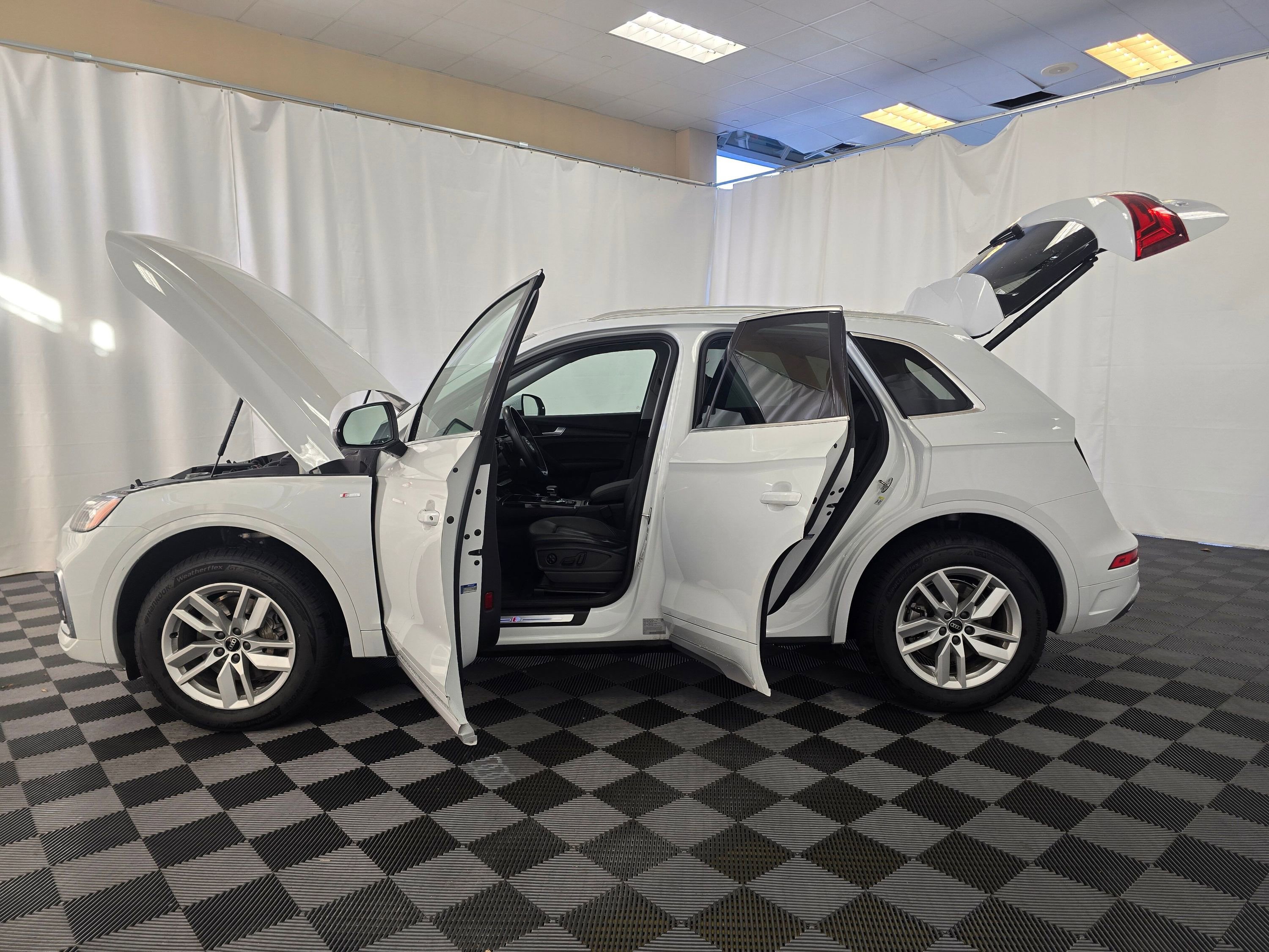 Used 2022 Audi Q5 2.0T Premium w/ Convenience Package image 12