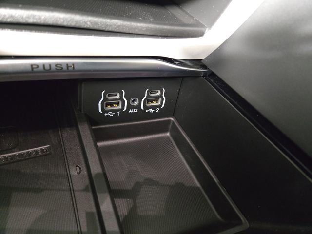 Used 2024 Chrysler Pacifica Limited image 26