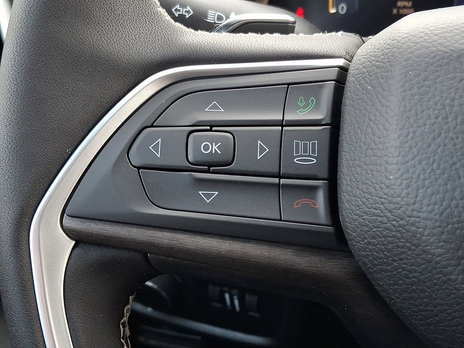 New 2026 Jeep Grand Cherokee Altitude image 14