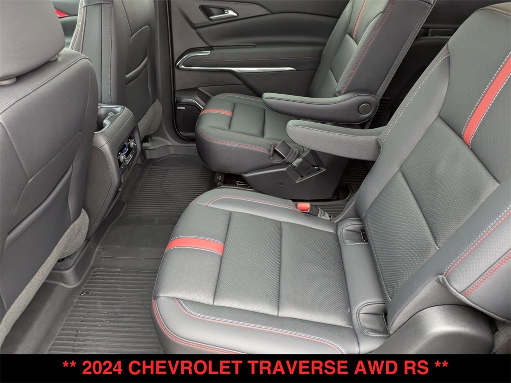 Used 2024 Chevrolet Traverse RS w/ LPO, Floor Liner Package image 4