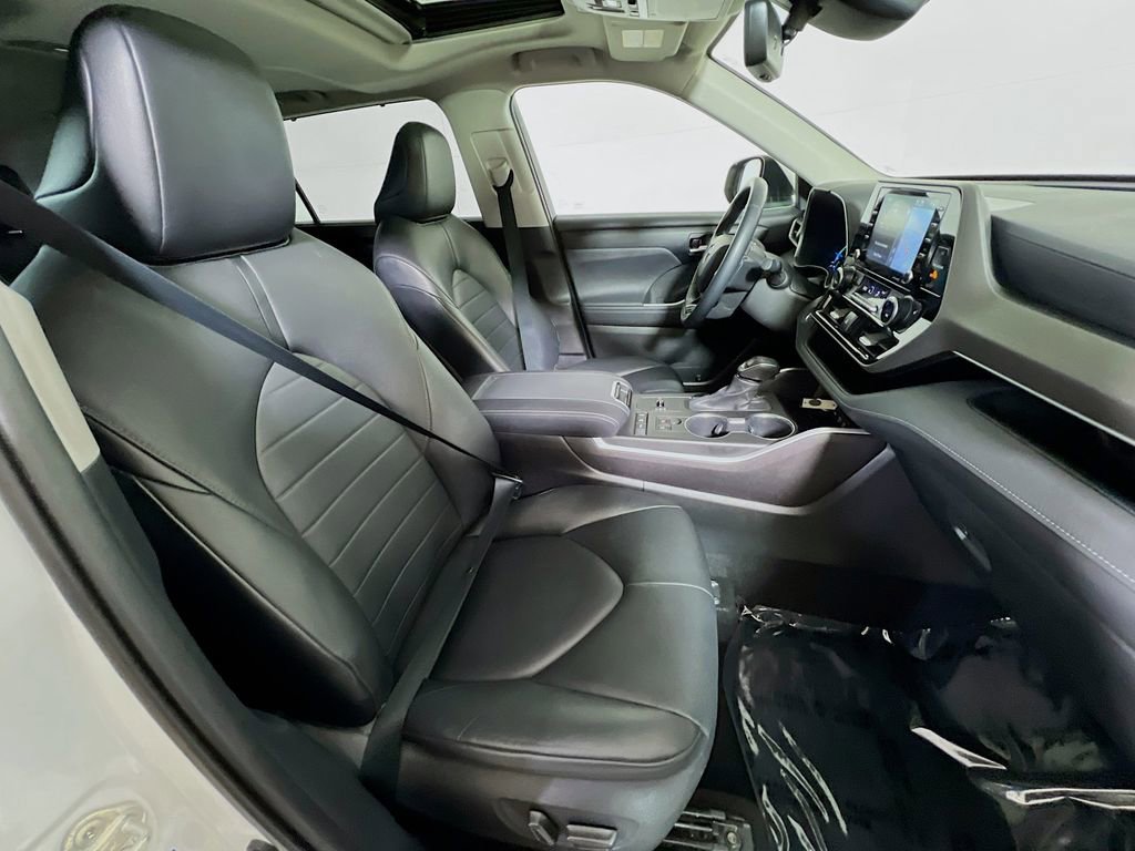 Certified 2020 Toyota Highlander XLE AWD/4WD image 27