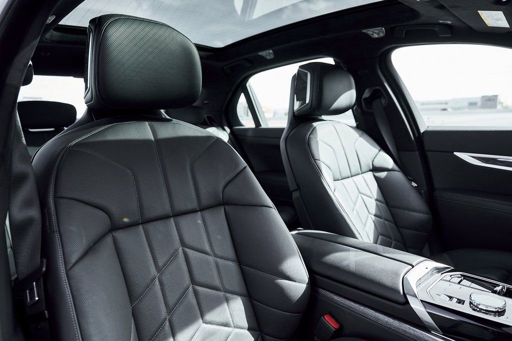 Used 2024 BMW 760i xDrive image 42