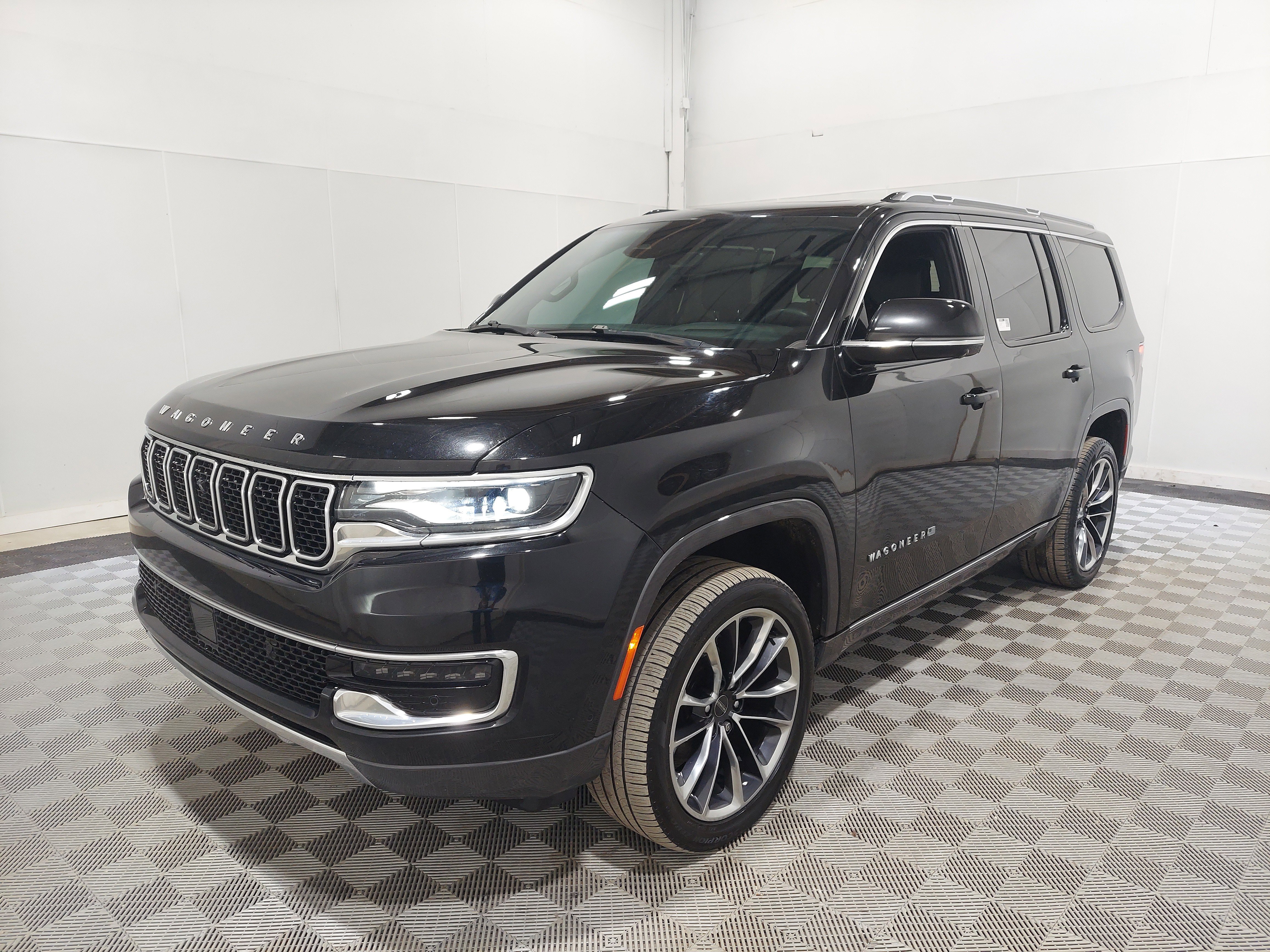 Used 2022 Jeep Wagoneer Series III w/ Premium Group I AWD/4WD image 1