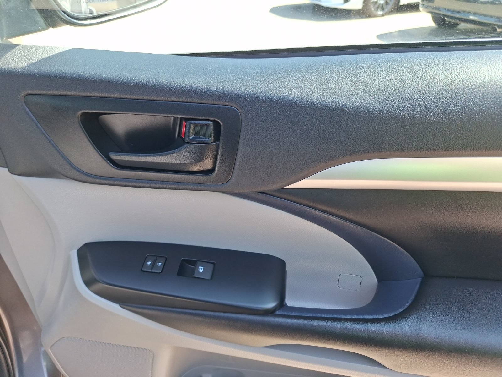 Used 2019 Toyota Highlander Plus FWD image 34