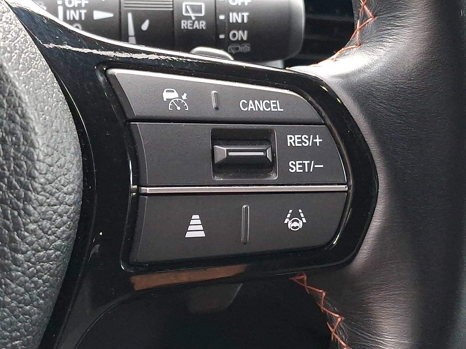 Used 2025 Honda Pilot Sport image 19