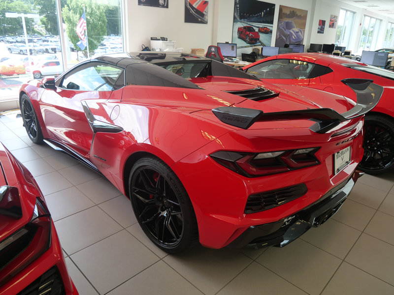 Used 2024 Chevrolet Corvette Z06 w/ Z07 Performance Package RWD image 3