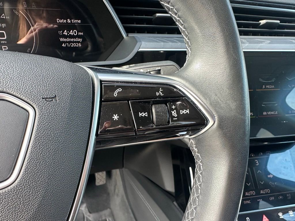 Used 2022 Audi e-tron Premium Plus w/ Premium Plus Package image 18