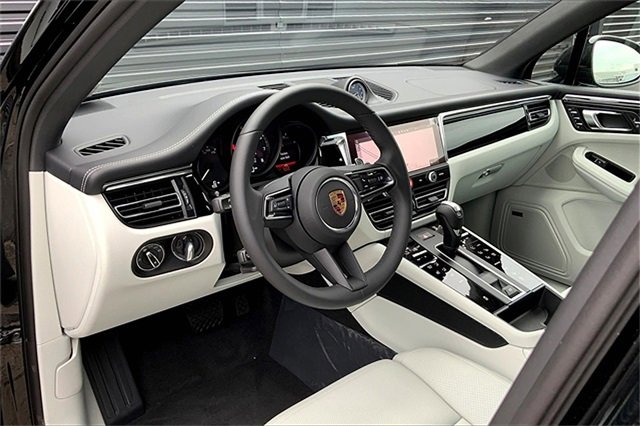 New 2025 Porsche Macan image 4