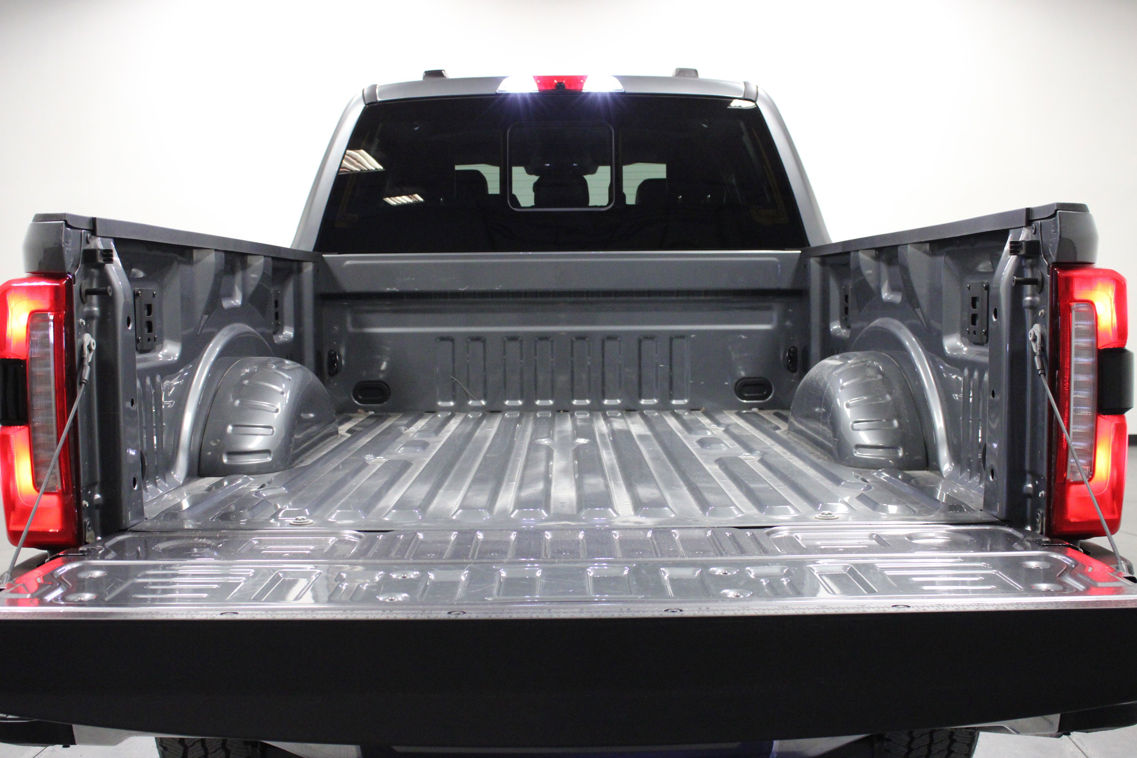 Used 2024 Ford F250 Lariat w/ Chrome Package image 14