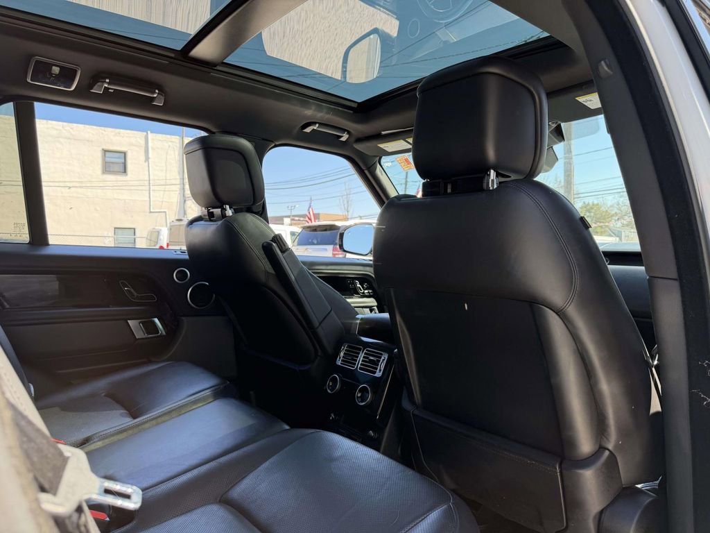 Used 2019 Land Rover Range Rover HSE image 14